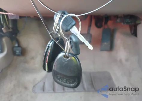 2000 Pontiac Grand Prix Se z USA, uszkodzony, nr VIN 1G2WJ52K8YF115719